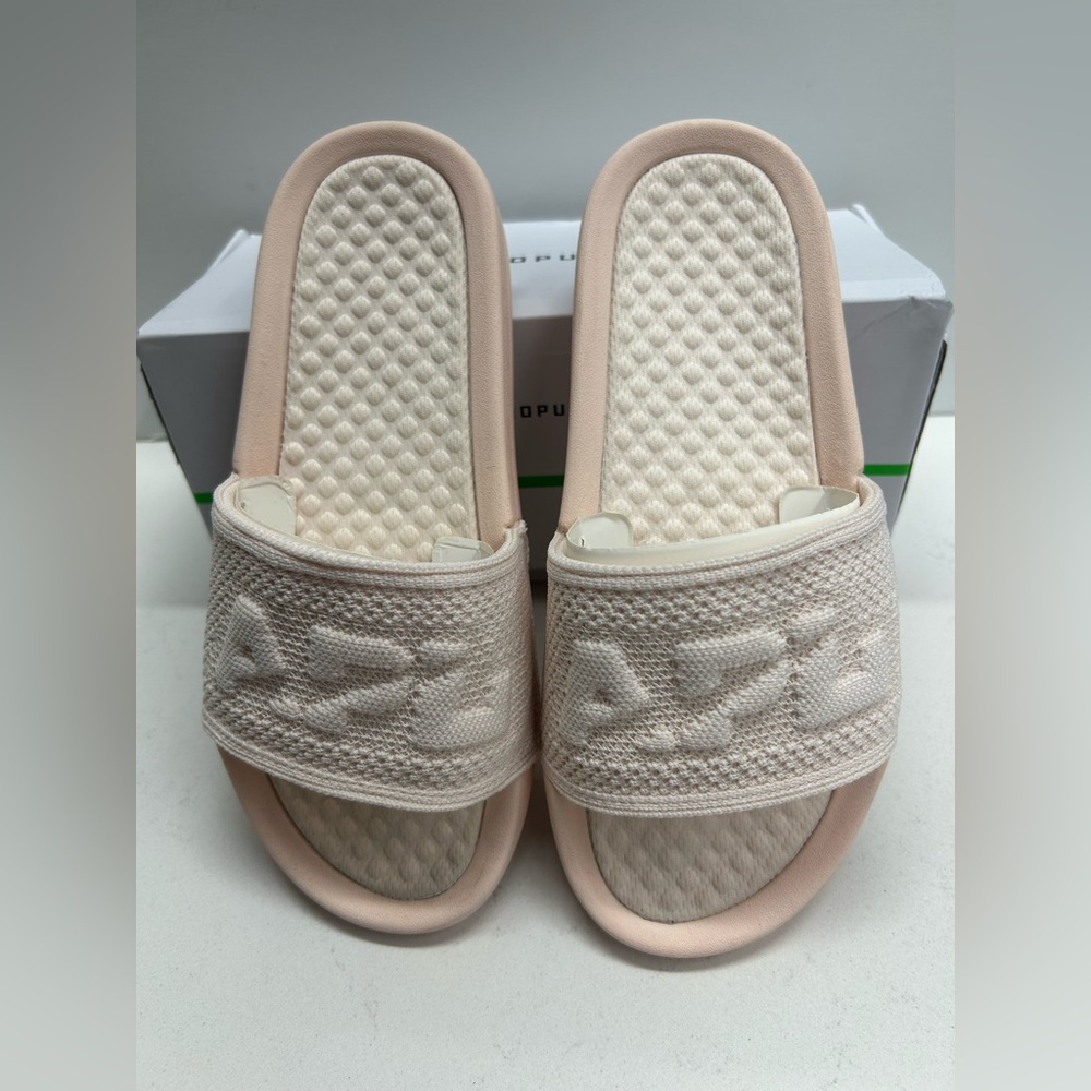 APL Techloom Slide Sandals‎ - Crème Size 6